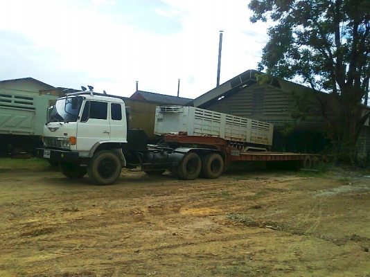 บริการ..ย้าย รถแบคโฮ รถแทรคเตอร์ ฯลฯ ด้วยสิบล้อหัวลาก และหางโรเบรท