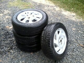 ขายแม็ก MITSUBISHI Lancer ขอบ 14 นิ้ว 4 รู แม็กมี 3 วงที่เหมือนกัน อีกวงเป็นอีกแบบขาย 2,500 บาท