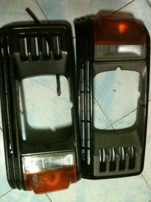 ขาย กรอบไฟหน้า+ไฟเลี้ยว รถตู้เล็ก toyota liteace