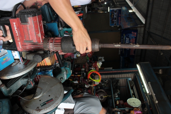 ขายเครื่องเจาะ HILTI TE805 ราคา11500 ขายเครื่องเจาะ HILTI TE805 ราคา11500