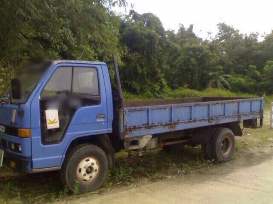 รถอีซูซุ 6 ล้อ TL125  85 แรงม้า  สนใจติดต่อ 081 - 6079515