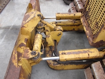 ขาย- รถแทรกเตอร์ ดันดิน KOMATSU: D2P-5 ใบมีด 6 ทิศทาง แทรคเหล็ก ตีนเป็ด สามเหลี่ยม ขาย- รถแทรกเตอร์ ดันดิน KOMATSU: D2P-5 ใบมีด 6 ทิศทาง แทรคเหล็ก ตีนเป็ด สามเหลี่ยม