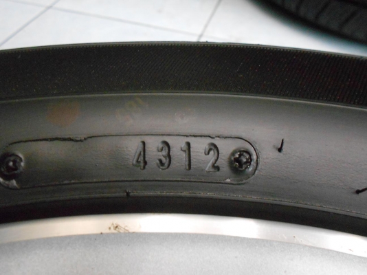 ขายล้อแม็ก Toyota Camry ขอบ 17 พร้อมยาง Dunlop 215/55/17 ปลายปี 12/เทิร์นได้-ใส่ฟรีค่ะ ขายล้อแม็ก Toyota Camry ขอบ 17 พร้อมยาง Dunlop 215/55/17 ปลายปี 12/เทิร์นได้-ใส่ฟรีค่ะ