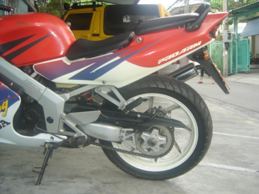 HONDA NSR PROARM NS150SP แท้ สีแดงขาว สวย สภาพเครื่องยนต์ ดีเยี่ยม สนใจติดต่อ คุณ เจ๋ง ราคา 28000 บาท จ่ายเงินสดครับ