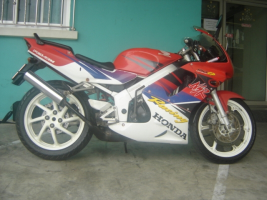 HONDA NSR PROARM NS150SP แท้ สีแดงขาว สวย สภาพเครื่องยนต์ ดีเยี่ยม สนใจติดต่อ คุณ เจ๋ง ราคา 28000 บาท จ่ายเงินสดครับ