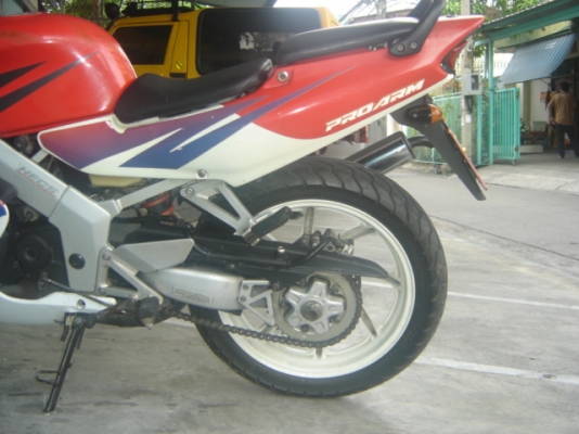 HONDA NSR PROARM NS150SP แท้ สีแดงขาว สวย สภาพเครื่องยนต์ ดีเยี่ยม สนใจติดต่อ คุณ เจ๋ง ราคา 28000 บาท จ่ายเงินสดครับ