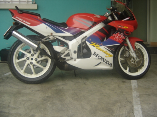 HONDA NSR PROARM NS150SP แท้ สีแดงขาว สวย สภาพเครื่องยนต์ ดีเยี่ยม สนใจติดต่อ คุณ เจ๋ง ราคา 28000 บาท จ่ายเงินสดครับ