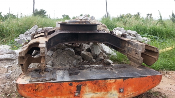 ขายด่วน เฟรมล่าง HITACHI EX200-3