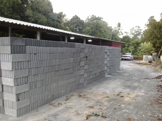 ด่วนๆ รับสมัครคนทำอิฐบล็อก 3 คน ค่าแรงก้อนละ0.80 บาท คนขึ้นอิฐบล็อก 1คน ขึ้น1500ก้อน ค่าแรง 400 บาท