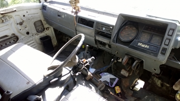 หัวเก๋งHINO KR300 มีอุปกรณ์ครบ มีผุนิดเดียวที่บันได....