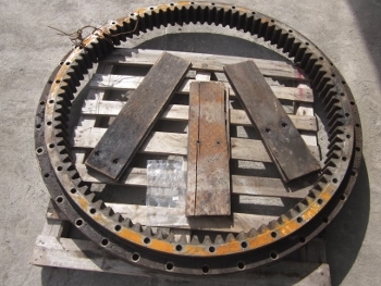 ขาย- วงสวิง วงเดือน สำหรับรถขุด แบคโฮ HITACHI: EX200 มือสองจากญี่ปุ่น