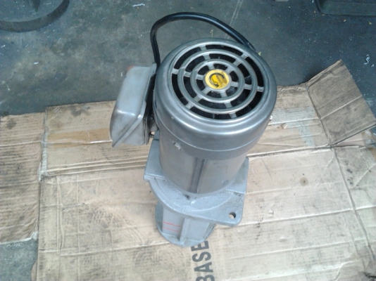 ขายปั้มน้ำเครื่องกลึงตัวใหญ่