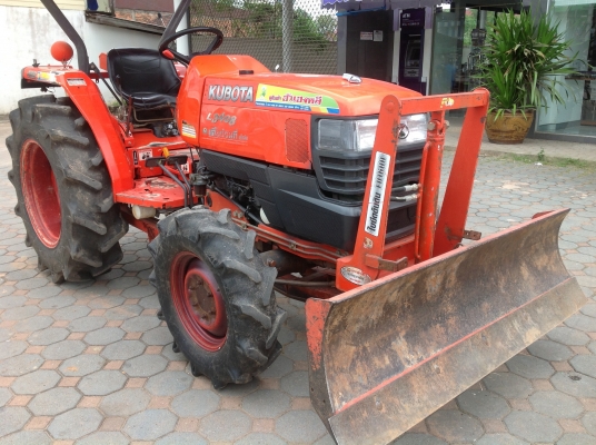 แทรกเตอร์คูโบต้า 3408 มี อุปกรณ์2ชิ้น คือ ใบดันหน้าและโรตารี่หรือจอบหมุน. สภาพดีมาก ๆๆๆ. เดิม แทรกเตอร์คูโบต้า 3408 มี อุปกรณ์2ชิ้น คือ ใบดันหน้าและโรตารี่หรือจอบหมุน. สภาพดีมาก ๆๆๆ. เดิม