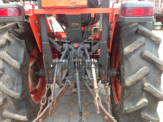 แทรกเตอร์คูโบต้า 3408 มี อุปกรณ์2ชิ้น คือ ใบดันหน้าและโรตารี่หรือจอบหมุน. สภาพดีมาก ๆๆๆ. เดิม