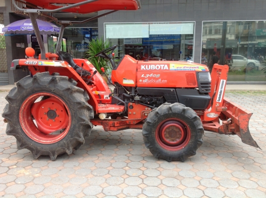 แทรกเตอร์คูโบต้า 3408 มี อุปกรณ์2ชิ้น คือ ใบดันหน้าและโรตารี่หรือจอบหมุน. สภาพดีมาก ๆๆๆ. เดิม