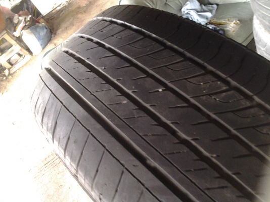 ยาง dunlop 215/55/17 ปี 11 นุ่มๆ ดอกหนาๆ ยาง dunlop 215/55/17 ปี 11 นุ่มๆ ดอกหนาๆ