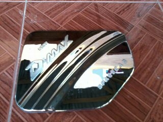 ฝาครอบฝาถังน้ำมันโครเมียมของดีแม็ก เงาๆ