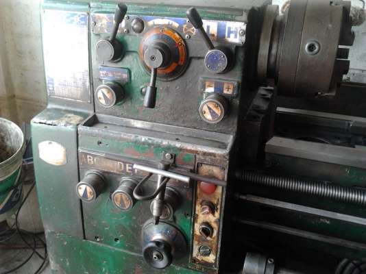 ขายเครื่องกลึง 9 ฟุต TAKISAWA 160.000 บาทนิ้วมิลไม่ต้องเปียน