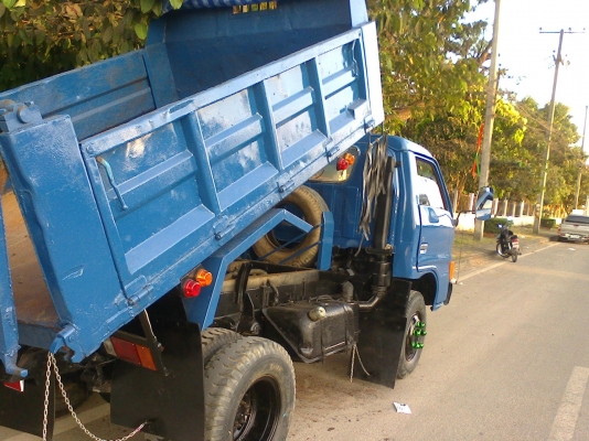 ขาย6ล้อดั้ม KS12 เครื่อง4BD1 110แรง พวงมาลัยพาวเวอร์ ยกหัวได้ กะบะดั้มสวย