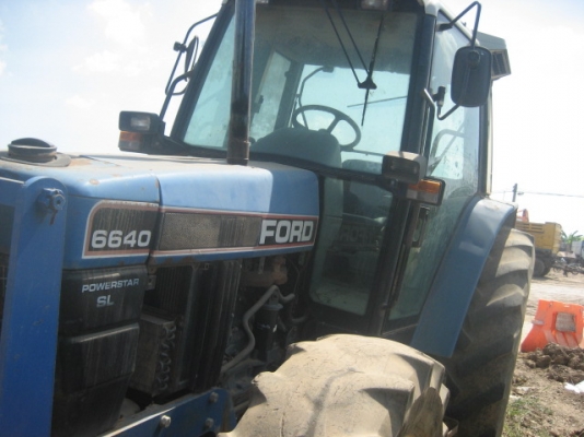 ขายรถไถ ยี่ห้อ FORD 6640