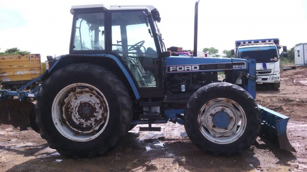 ขายรถไถ ยี่ห้อ FORD 6640