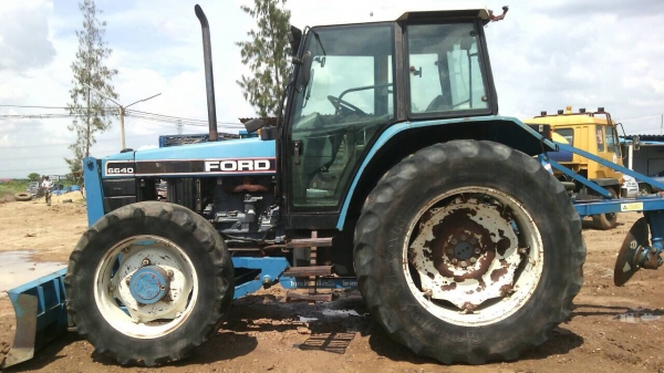 ขายรถไถ ยี่ห้อ FORD 6640