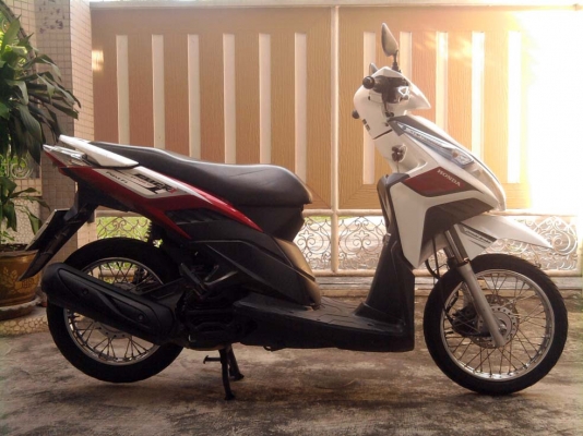 ขออนุญาติขาย Honda CLICK-i ปี 53 วิ่งไม่ถึง 10,000 Km โอนให้ฟรีครับ