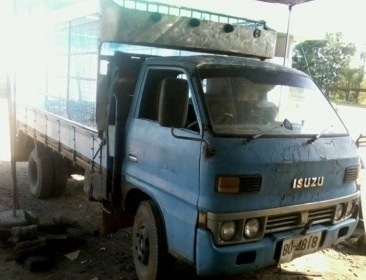 ISUZU TL 85 HP รถบรรทุก 6 ล้อ กระบะคอกเหล็กมีตะแกรงรอบคันความยาว 4.30 เมตร เครื่องแน่นแรงดี ภายในเก๋งคอนโซลครบพร้อม ช่วงล่างคัชซีไม่มีผุ ยาง 7.50 ขอบ 16 สภาพดี 70\% พร้อมบรรทุกพร้อมใช้งาน เอกสารทะเบียนครบ ราคาต่อรองได้ครับ ISUZU TL 85 HP รถบรรทุก 6 ล้อ กระบะคอกเหล็กมีตะแกรงรอบคันความยาว 4.30 เมตร เครื่องแน่นแรงดี ภายในเก๋งคอนโซลครบพร้อม ช่วงล่างคัชซีไม่มีผุ ยาง 7.50 ขอบ 16 สภาพดี 70\% พร้อมบรรทุกพร้อมใช้งาน เอกสารทะเบียนครบ ราคาต่อรองได้ครับ