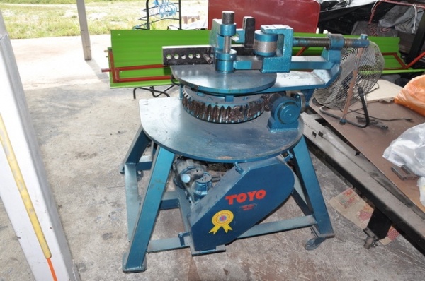 ขาย เครื่องดัดท่อ แป๊บ ท่อไอเสีย ยี่ห้อ toyo รุ่น stb3 สภาพสวยพร้อมใช้งาน