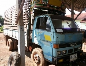 ISUZU NKR 110 HP 4BE1 ห้างแท้ กระบะเหล็กคอกไม้ความยาว 4.30 เมตรสภาพดีไม่มีผุกร่อน เครื่องแห้งแรงดีไม่เยิ้ม ภายในเก๋งคอนโซลครบพร้อม พวงมาลัยธรรมดา เกียร์ยาว ช่วงล่างคัชซีสวย ยาง 7.50 ขอบ 16 สภาพดี 70\% พร้อมบรรทุกพร้อมใช้งาน เอกสารทะเบียนครบพร้อม ราคาต่อรอง ISUZU NKR 110 HP 4BE1 ห้างแท้ กระบะเหล็กคอกไม้ความยาว 4.30 เมตรสภาพดีไม่มีผุกร่อน เครื่องแห้งแรงดีไม่เยิ้ม ภายในเก๋งคอนโซลครบพร้อม พวงมาลัยธรรมดา เกียร์ยาว ช่วงล่างคัชซีสวย ยาง 7.50 ขอบ 16 สภาพดี 70\% พร้อมบรรทุกพร้อมใช้งาน เอกสารทะเบียนครบพร้อม ราคาต่อรอง