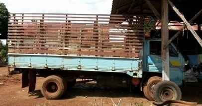 ISUZU NKR 110 HP 4BE1 ห้างแท้ กระบะเหล็กคอกไม้ความยาว 4.30 เมตรสภาพดีไม่มีผุกร่อน เครื่องแห้งแรงดีไม่เยิ้ม ภายในเก๋งคอนโซลครบพร้อม พวงมาลัยธรรมดา เกียร์ยาว ช่วงล่างคัชซีสวย ยาง 7.50 ขอบ 16 สภาพดี 70\% พร้อมบรรทุกพร้อมใช้งาน เอกสารทะเบียนครบพร้อม ราคาต่อรอง