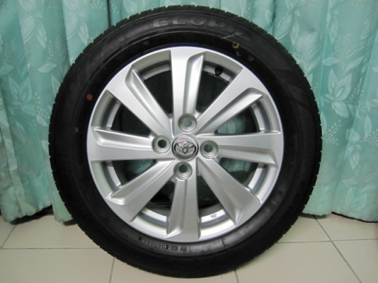 ขายล้อแม็ก TOYOTA NEW VIOS พร้อมยางป้ายแดงปี 13 ขอบ 15 สภาพใหม่มากๆ