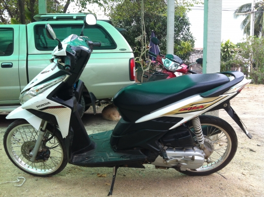 ขาย honda click 110i l สีขาวหัวฉีด 17500 บาท