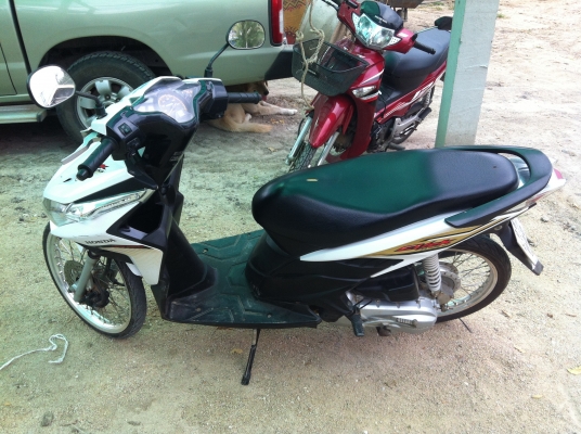 ขาย honda click 110i l สีขาวหัวฉีด 17500 บาท