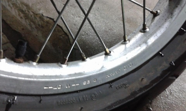 ขาย Honda CB100 แต่งแนวไหนไม่รู้สภาพดีราคา 7500 บาท ขาย Honda CB100 แต่งแนวไหนไม่รู้สภาพดีราคา 7500 บาท