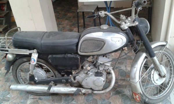 ขาย Kawasaki B1 แห้งๆเอาไปปั้นต่อราคา 6500 บาทครับ