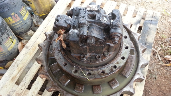 ขายด่วน ตัวเดินHITACHI EX 200-3 ลดราคาคู่ละ 150,000