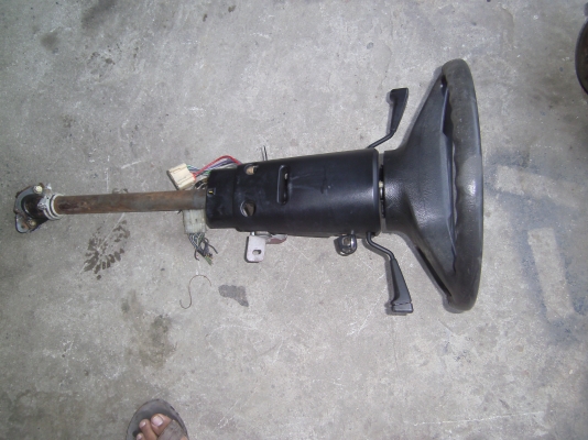 คอพวงมาลัยพร้อมกุยแจ BMW E30