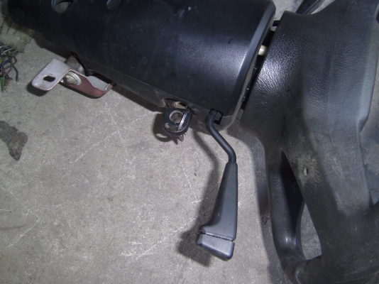 คอพวงมาลัยพร้อมกุยแจ BMW E30