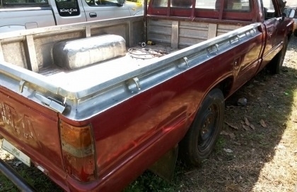 TOYOTA HILUX HERO 2.4D เครื่องแน่นแรงดี สีสันเดิมๆ ภายในเก๋งคอนโซลครบพร้อม พวงมาลัยธรรมดา ภายนอกกระบะไม่มีผุกร่อน ช่วงล่างคัชซีสวยไม่มีผุ ยางสภาพดี 4 เส้นประมาณ 70\% พร้อมใช้งาน เอกสารทะเบียนครบพร้อมโอน ราคาต่อรองได้ครับ