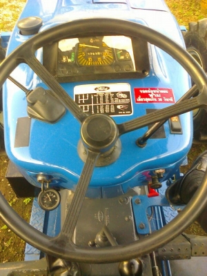 ขายรถไถฟอร์ด 6610 4*4 คานหน้า คาราโล่ ทะเบียนพร้อม