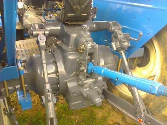 ขายรถไถฟอร์ด 6610 4*4 คานหน้า คาราโล่ ทะเบียนพร้อม