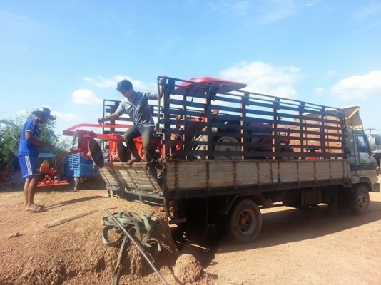 ยันร์ม่า EF453T 4 WD 2 เพลา พร้อมใบมีดดันหน้า ทำงาน 892 ชั่วโมง