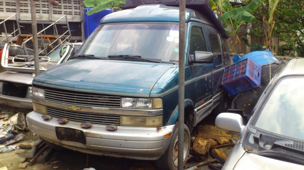 รถตู้ 4X4 เอาไปทำอะไหล่ หรรือร้านกาแฟ