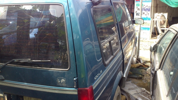 รถตู้ 4X4 เอาไปทำอะไหล่ หรรือร้านกาแฟ