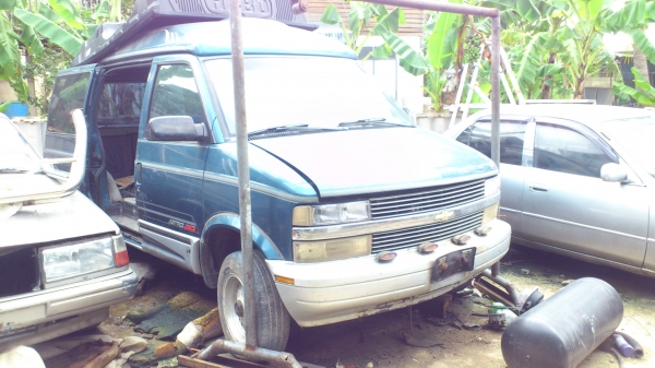 รถตู้ 4X4 เอาไปทำอะไหล่ หรรือร้านกาแฟ