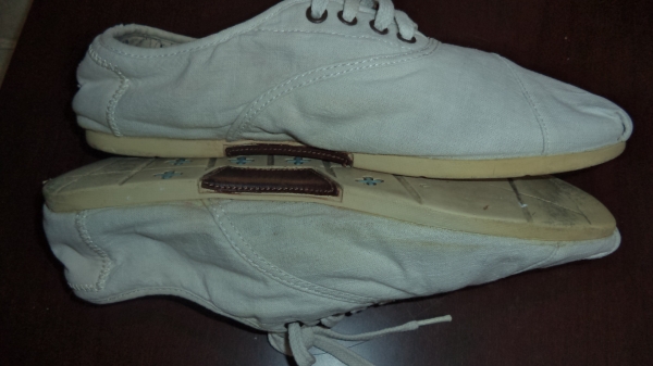 รองเท้า TOMS วัดความยาวภายใน 26.5 cm