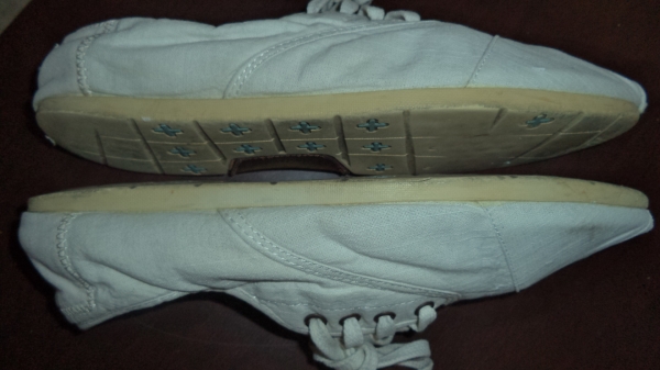รองเท้า TOMS วัดความยาวภายใน 26.5 cm