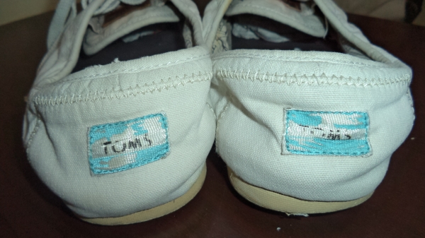 รองเท้า TOMS วัดความยาวภายใน 26.5 cm