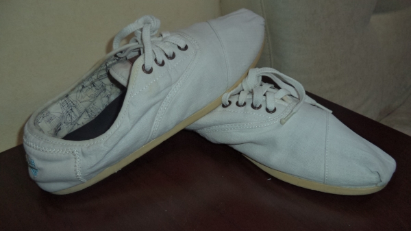 รองเท้า TOMS วัดความยาวภายใน 26.5 cm